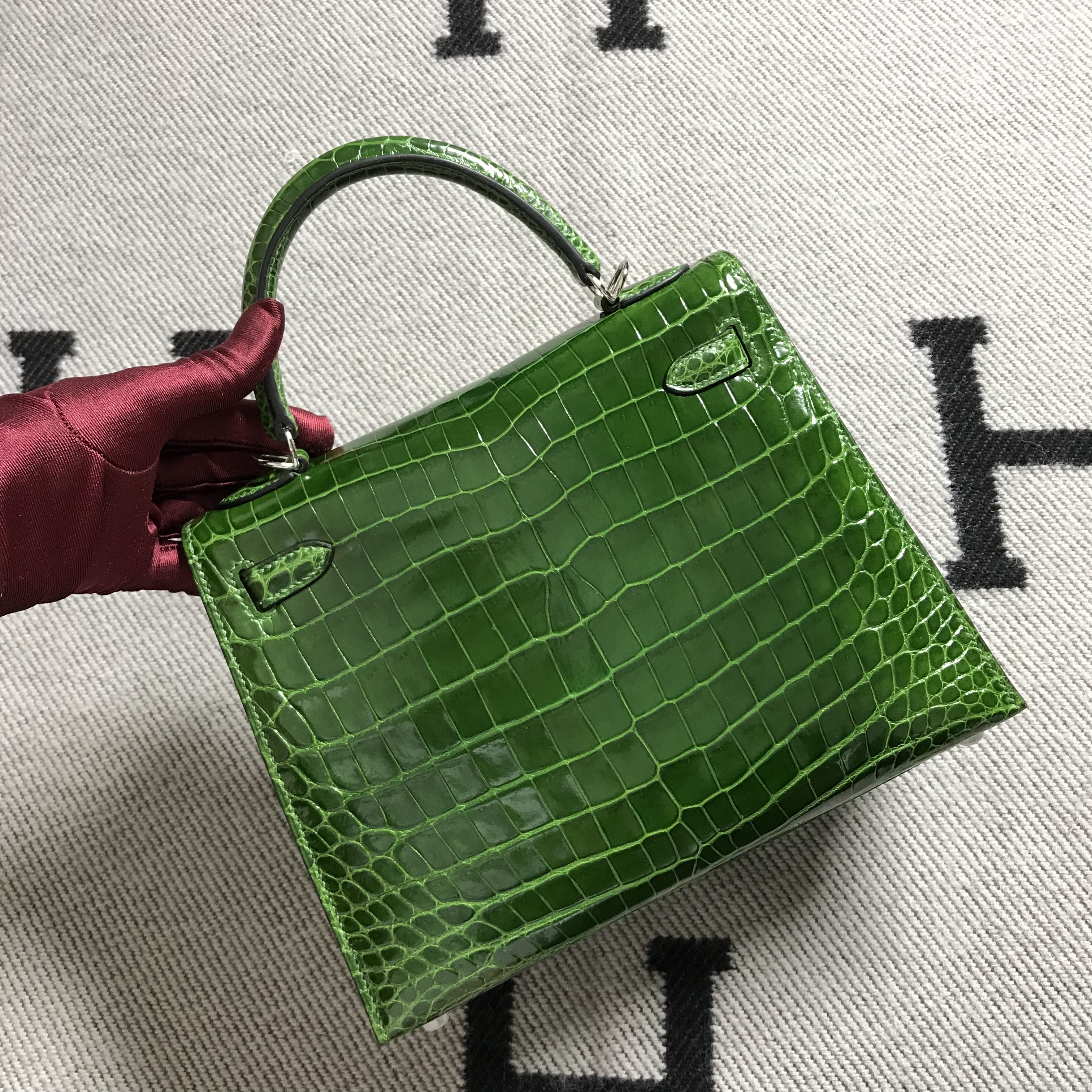 hermès(爱马仕)kelly 凯莉包 草绿色 银扣 25cm-拉尔森鳄鱼皮具定制