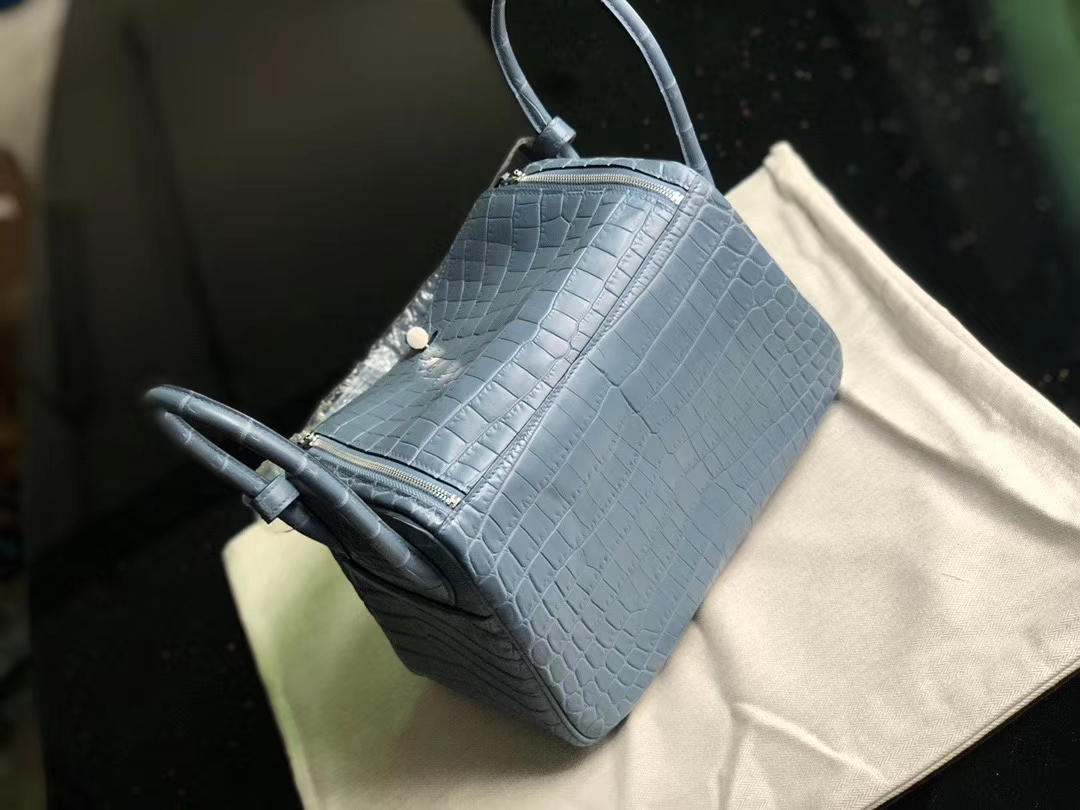 品牌:hermès(爱马仕);类别:lindy 琳迪包;颜色:雾霾蓝;材质:精选