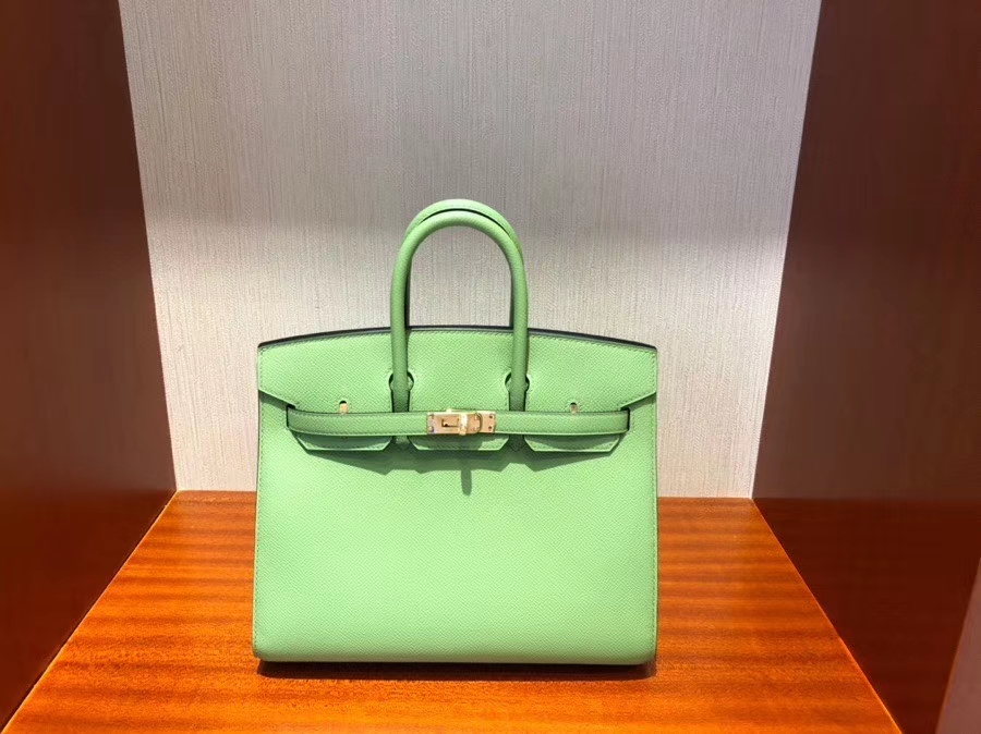 品牌:hermès(爱马仕);类别:birkin 铂金包;颜色:牛油果绿;原厂掌纹